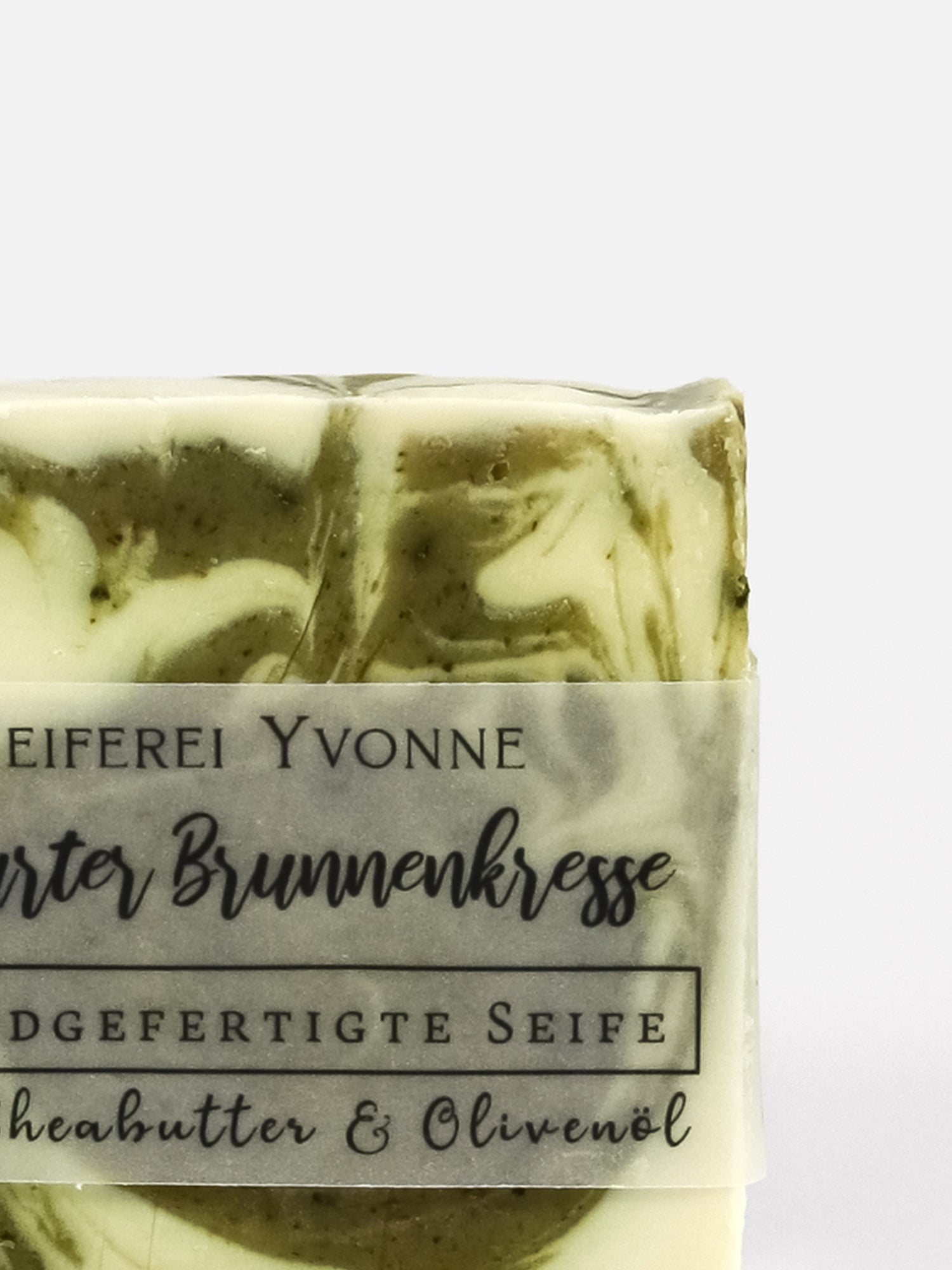 Brunnenkresse Seife handgemacht mit Sheabutter und Olivenöl, Detailansicht der grün-weißen Marmorierung