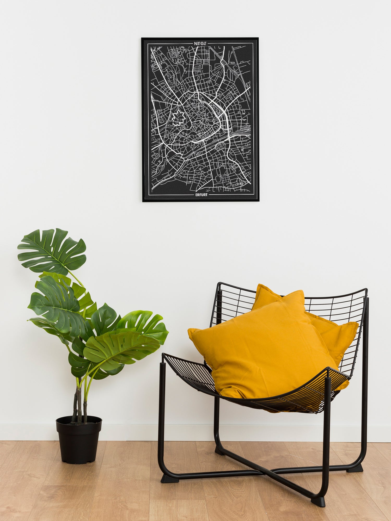 Poster Erfurt Strassennetz schwarz 60cm x 40cm gerahmt an der Wand hängend