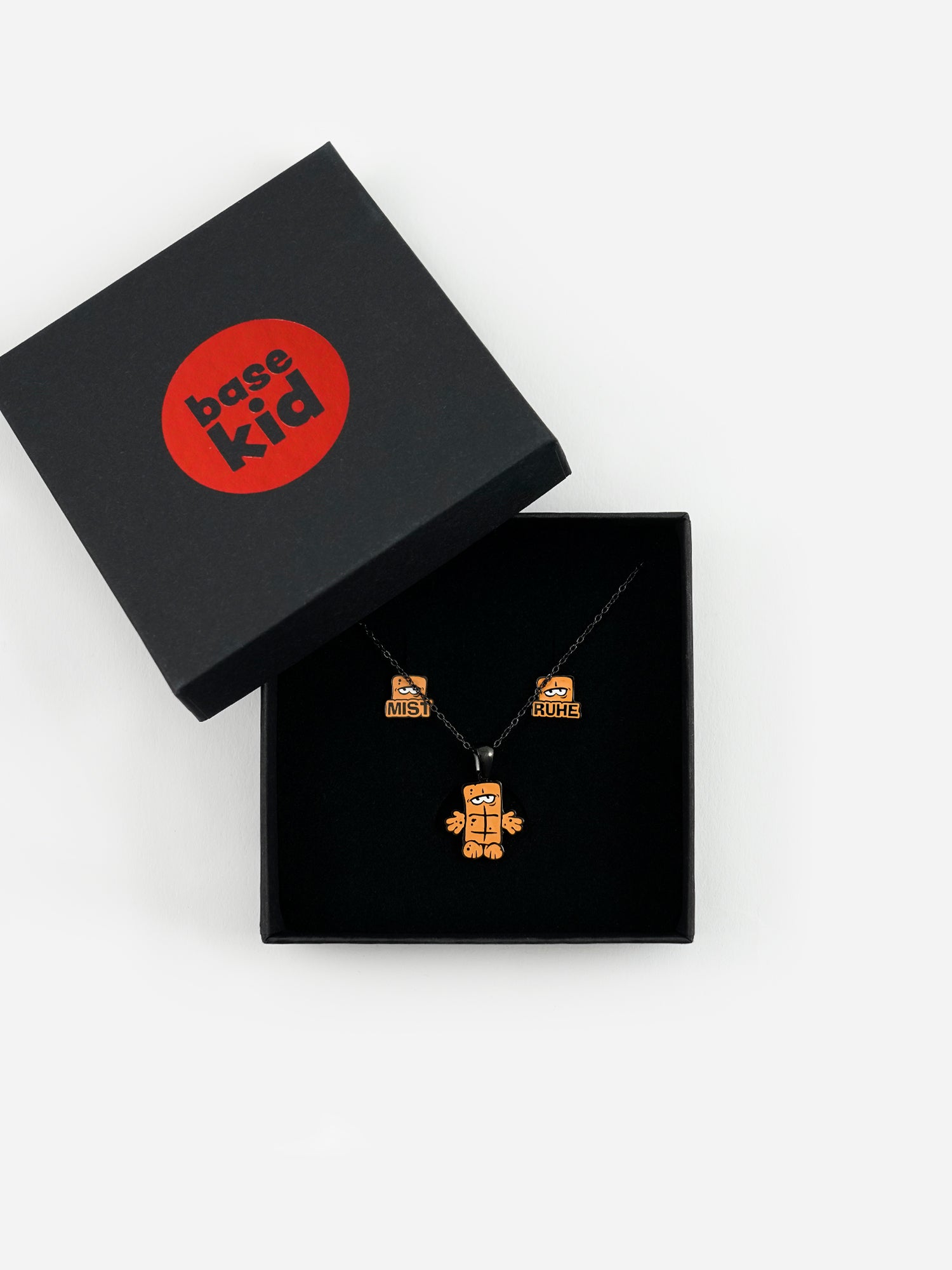 Schmuckset Bernd das Brot von basekid aus schwarzem Edelstahl in Geschenkbox