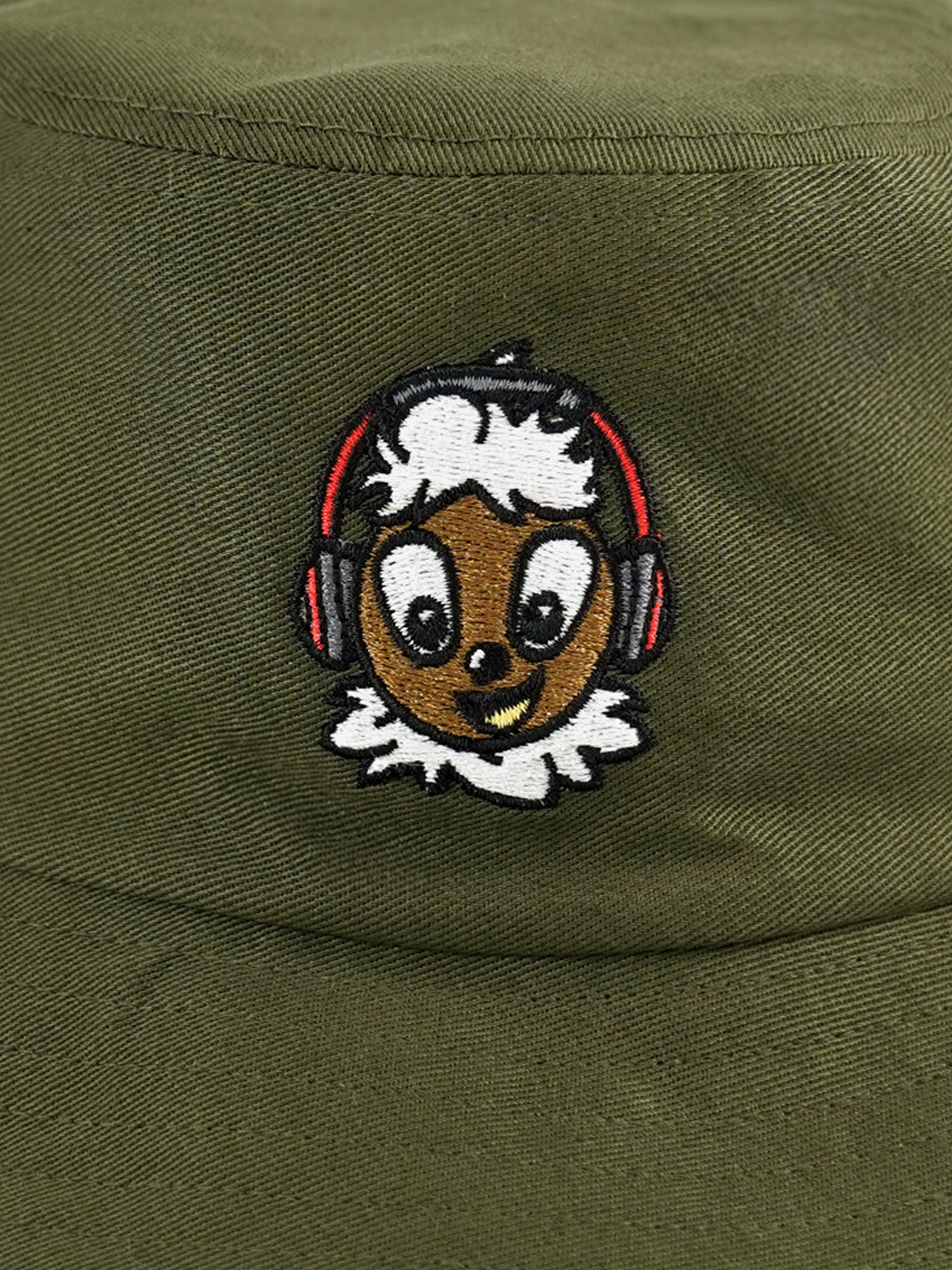 Detailansicht Stickerei Pittiplatsch mit Kopfhörern Bucket Hat