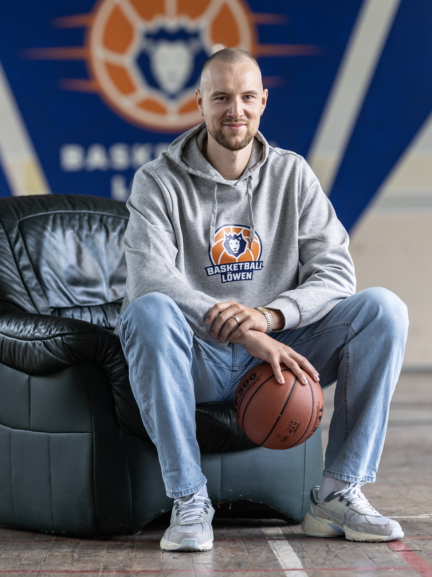 Erfurter Basketball Löwen Hoodie Logo hellgrau Paul Albrecht