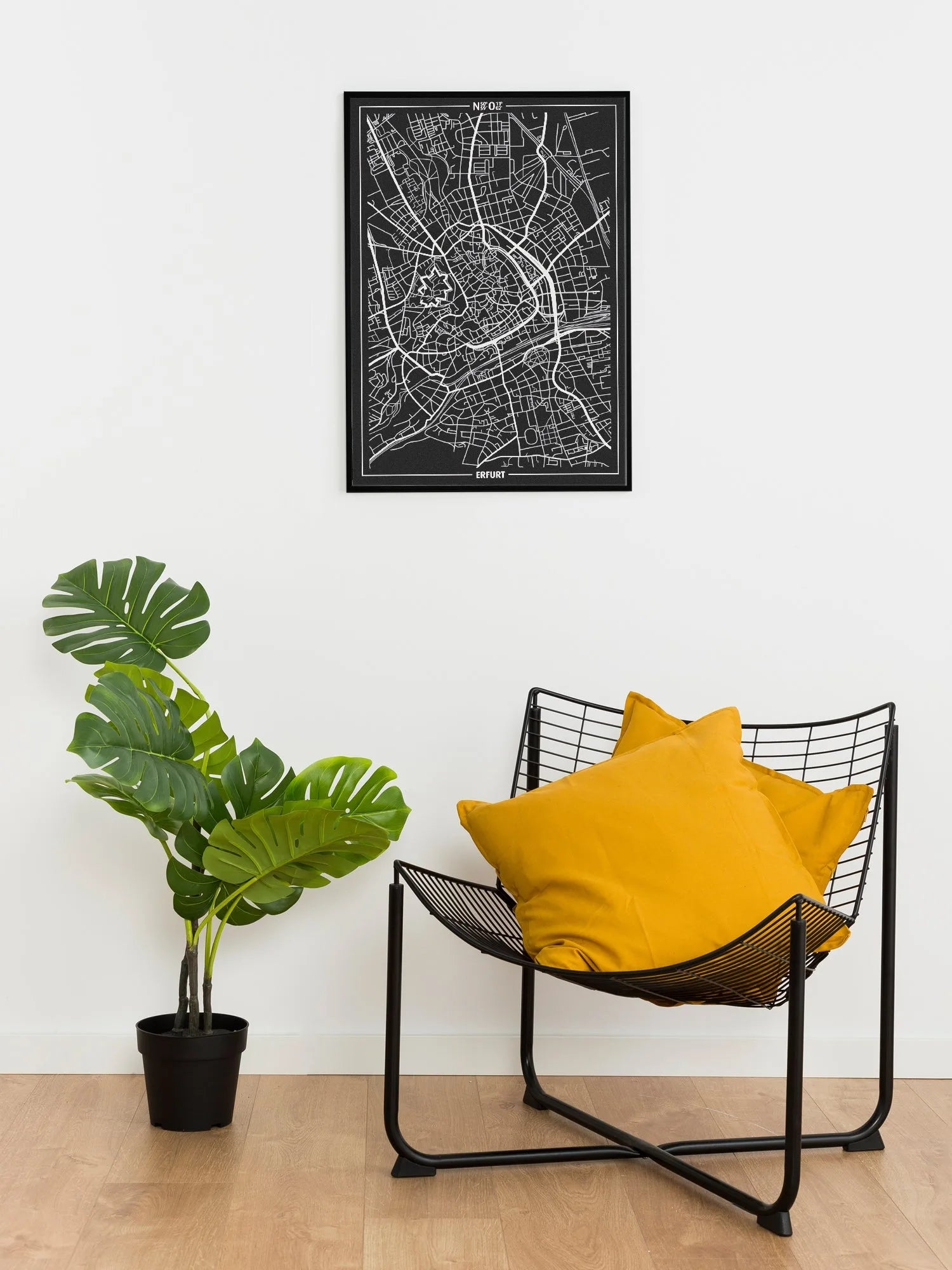 Poster Erfurt Strassennetz schwarz 60cm x 40cm gerahmt an der Wand hängend