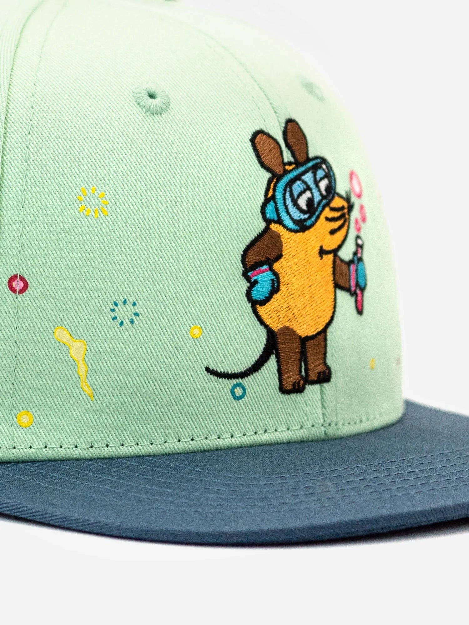 Detailansicht Stickerei Chemiker Maus Basecap Snapback von koaa