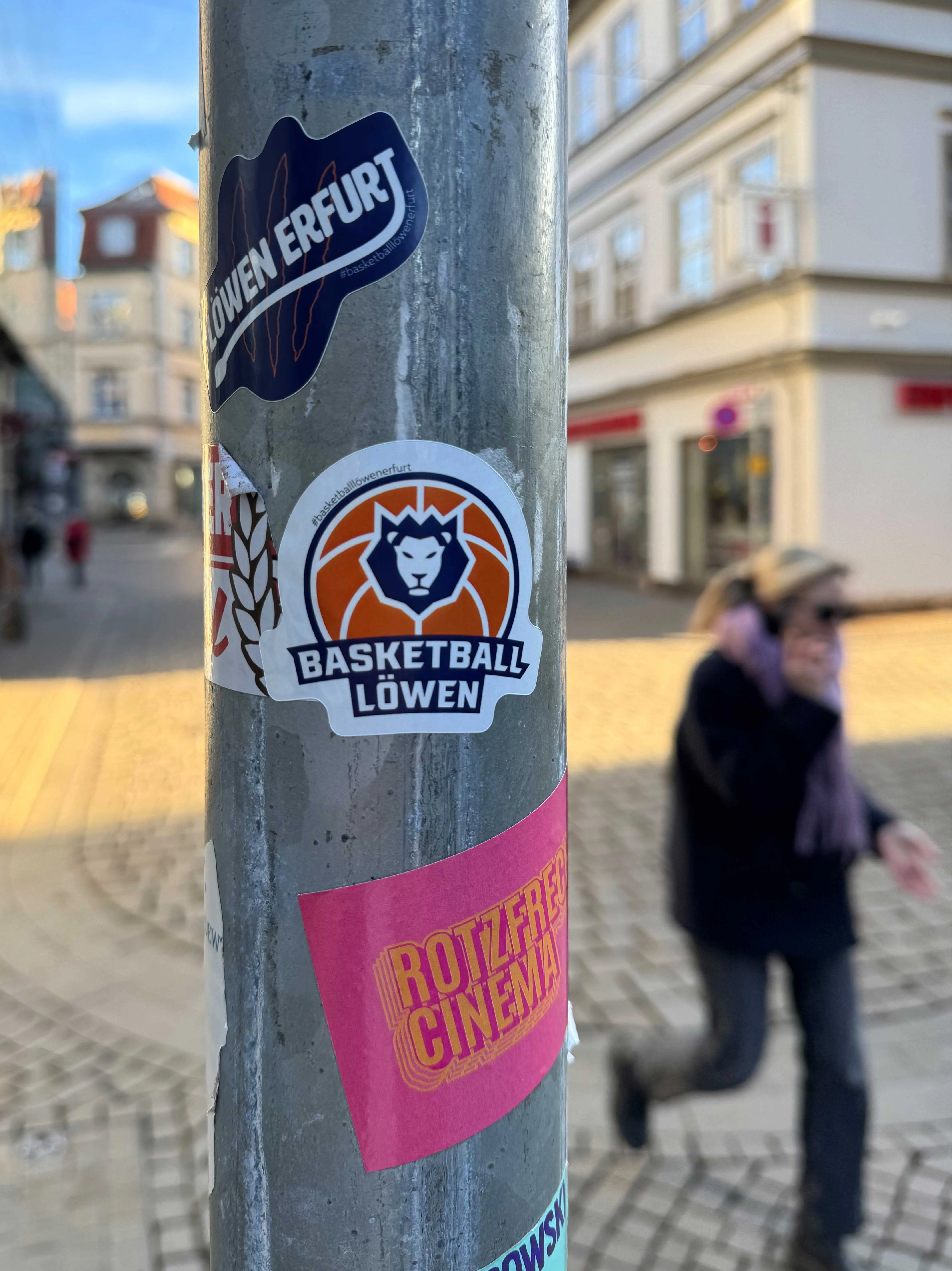Aufkleber Basketball Löwen Erfurt an der Laterne